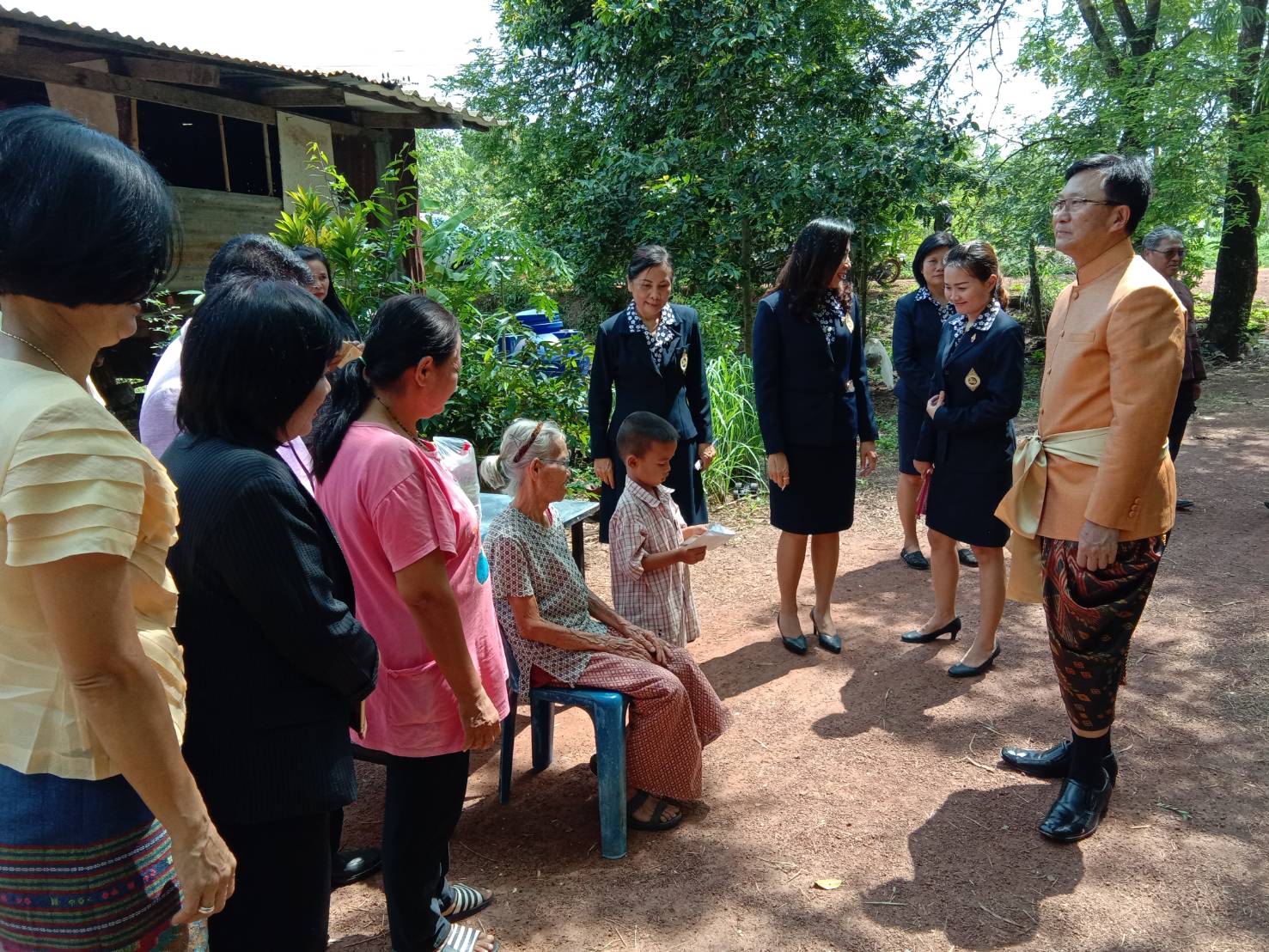 จังหวัดปราจีนบุรีมอบเงินทุนอุปการะเด็กของกองทุนพัฒนาเด็กในชนบทในพระราาชูปถัมภ์สมเด็จพระเทพรัตนราชสุดาฯสยามบรมราชกุมารี