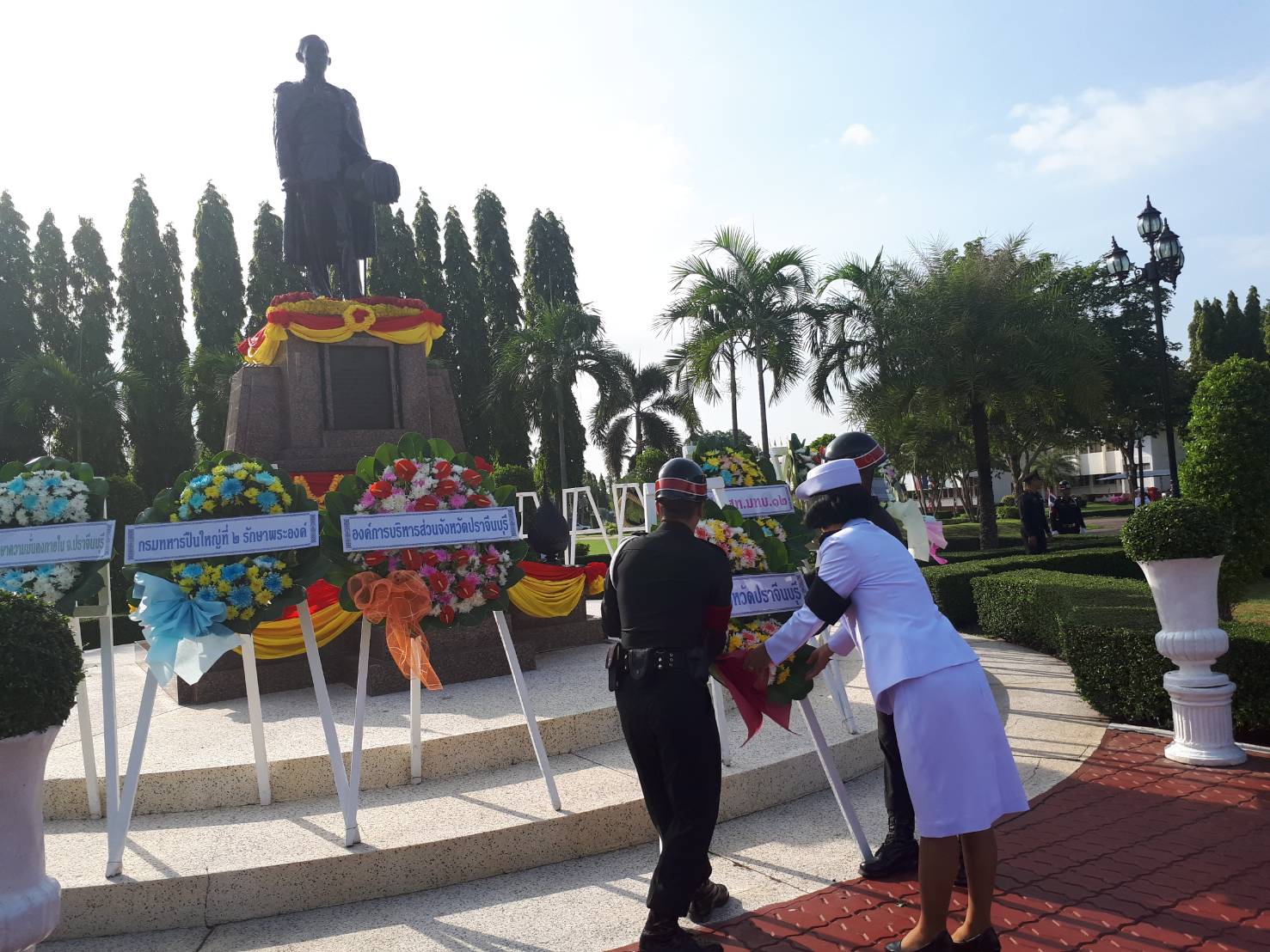 พิธีวางพวงมาลาถวายสักการะพระอนุสาวรีย์ฯ เนื่องในวันคล้ายวันเสด็จทิวงคต จอมพลสมเด็จพระเจ้าบรมวงศ์เธอ เจ้าฟ้าจักรพงษ์ภูวนารถ กรมหลวงพิศณุโลกประชานารถ