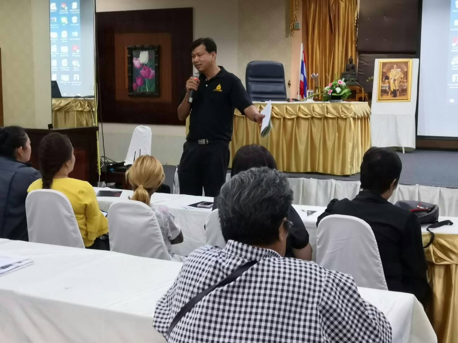 โครงการนำเสนอผลการส่งเสริมคุณภาพชีวิตครัวเรือนที่ตกเกณฑ์ จปฐ.ตามหลักปรัชญาของเศรษฐกิจพอเพียง จังหวัดปราจีนบุรี