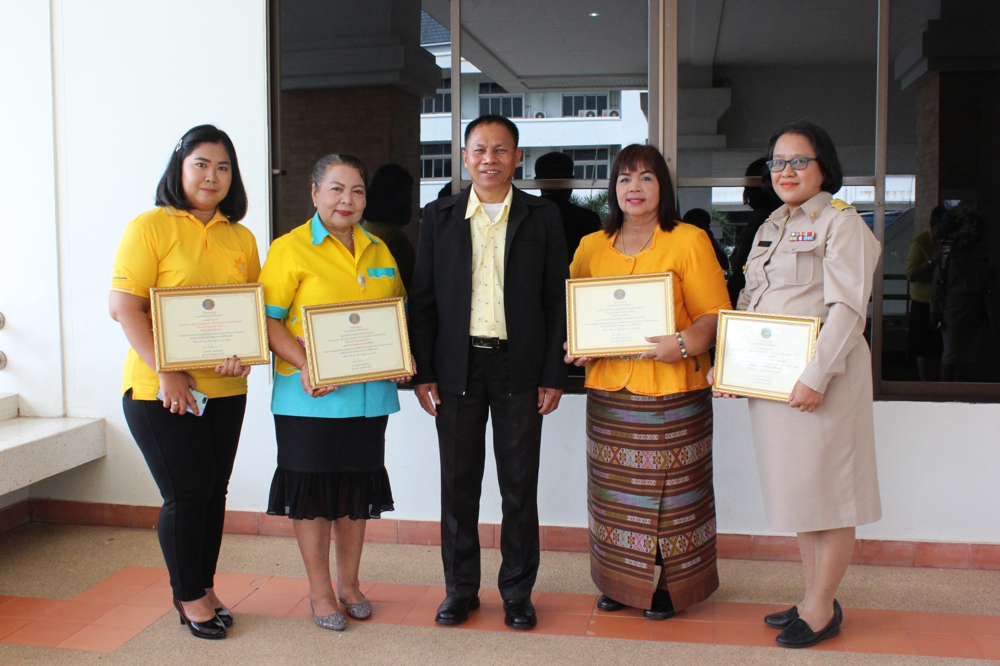 พิธีมอบเกียรติบัตรให้กับผู้ที่ได้รับรางวัลตามโครงการ  “คนกองทุนพัฒนาบทบาทสตรีดีเด่น ปี 2562” และโครงการครัวเรือนสัมมาชีพดีเด่นระดับจังหวัด ปี 2562