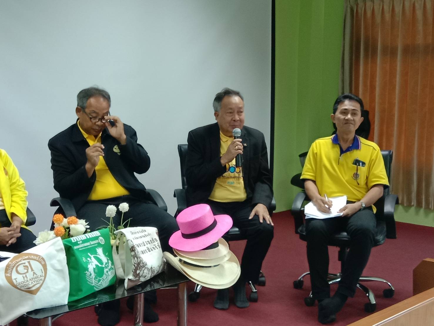การประชุมเชิงปฏิบัติการทบทวนการพัฒนาเศรษฐกิจฐานรากและประชารัฐจังหวัดปราจีนบุรี