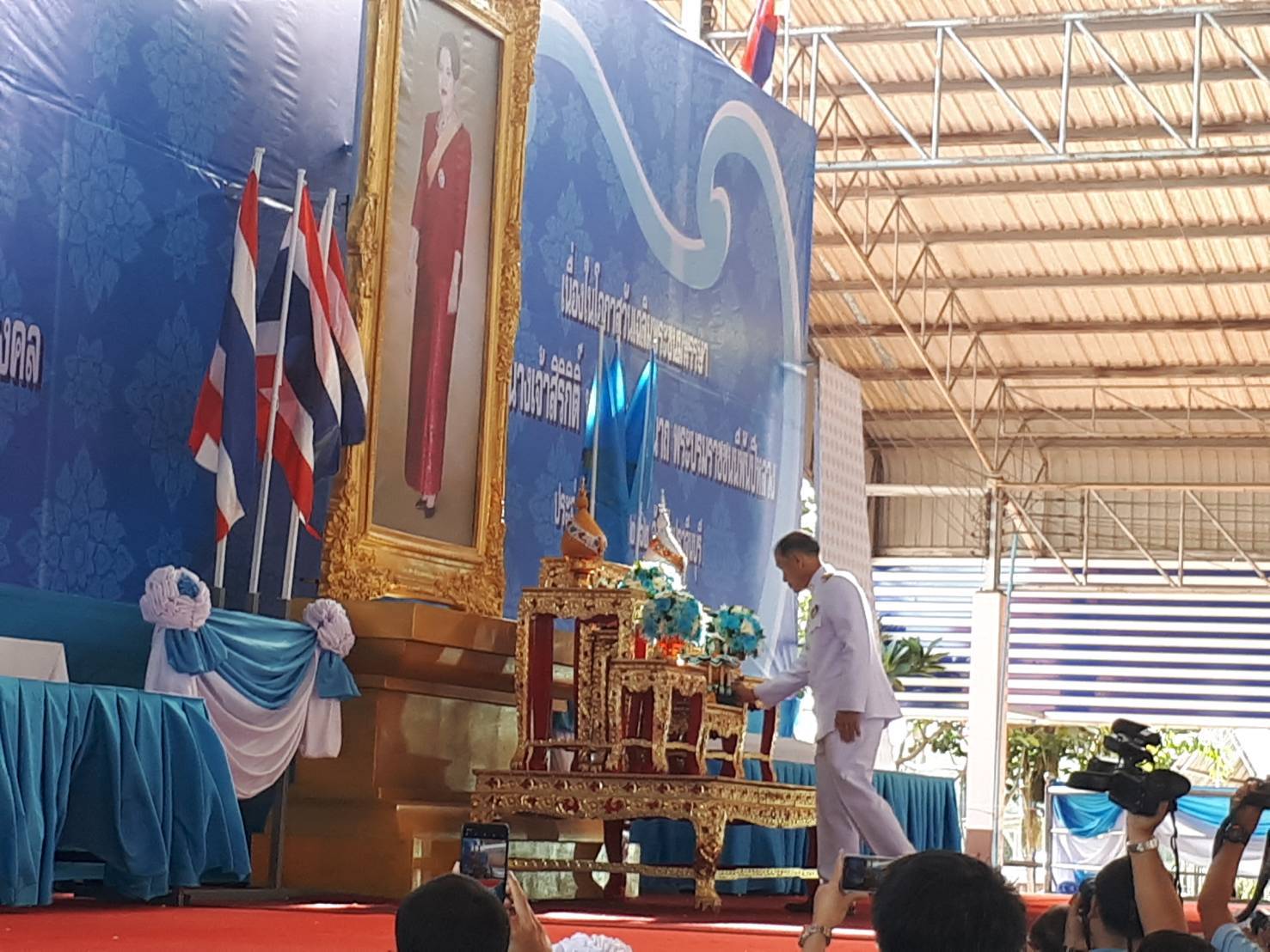 พิธีทำบุญตักบาตรถวายเป็นพระราชกุศล และพิธีลงนามถวายพระพรชัยมงคลดนื่องในโอกาสวันเฉลิมพระชนมพรรษาสมเด็จพระนางเจ้าสิริกิติ์ พระบรมราชินีนาถ พระบรมราชชนนีพันปีหลวง ประจำปีพุทธศักราช 2562