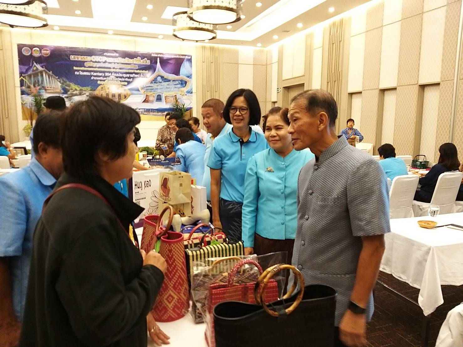 การแถลงข่าวการจัดงาน “มหกรรม OTOP และผลิตภัณฑ์พื้นถิ่น ภูมิปัญญาปราจีนบุรี สู่ภูมิภาคอาเซียน” ตามโครงการพัฒนาและขยายช่องทางการตลาดผู้ผลิต ผู้ประกอบการ OTOP จังหวัดปราจีนบุรี กิจกรรมที่ 2 การแสดง จำหน่าย และประกวดผลิตภัณฑ์ OTOP ณ โรงแรมแคนทารี 304 อำเภอศรีมหาโพธิ จังหวัดปราจีนบุรี