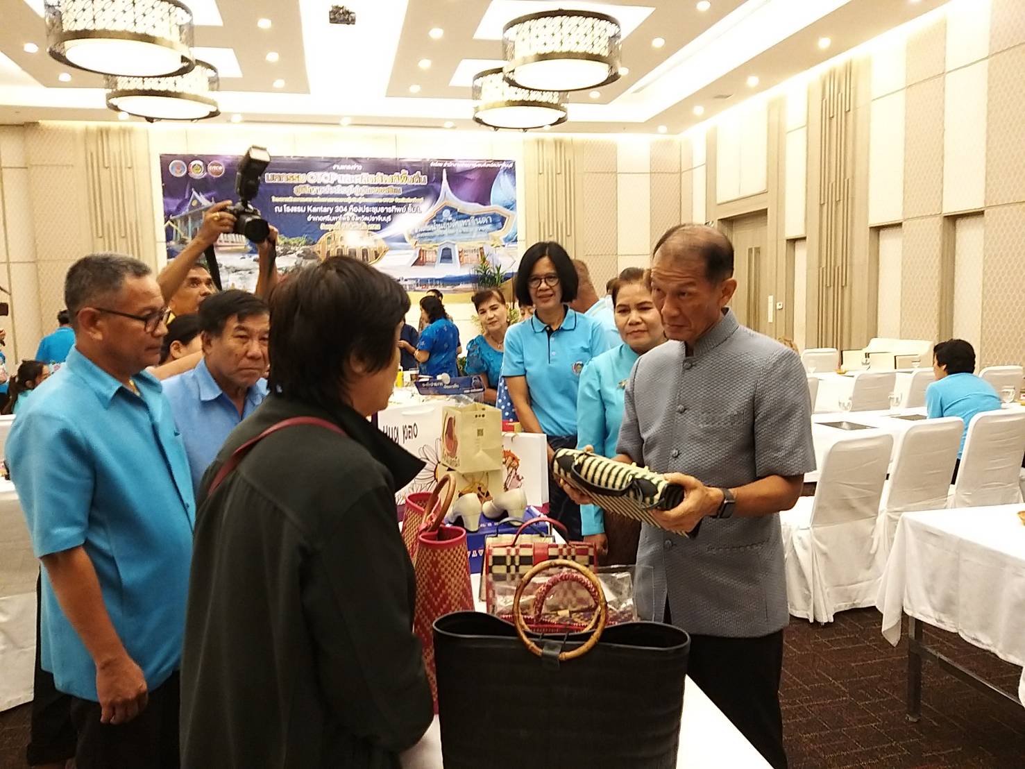 การแถลงข่าวการจัดงาน “มหกรรม OTOP และผลิตภัณฑ์พื้นถิ่น ภูมิปัญญาปราจีนบุรี สู่ภูมิภาคอาเซียน” ตามโครงการพัฒนาและขยายช่องทางการตลาดผู้ผลิต ผู้ประกอบการ OTOP จังหวัดปราจีนบุรี กิจกรรมที่ 2 การแสดง จำหน่าย และประกวดผลิตภัณฑ์ OTOP ณ โรงแรมแคนทารี 304 อำเภอศรีมหาโพธิ จังหวัดปราจีนบุรี