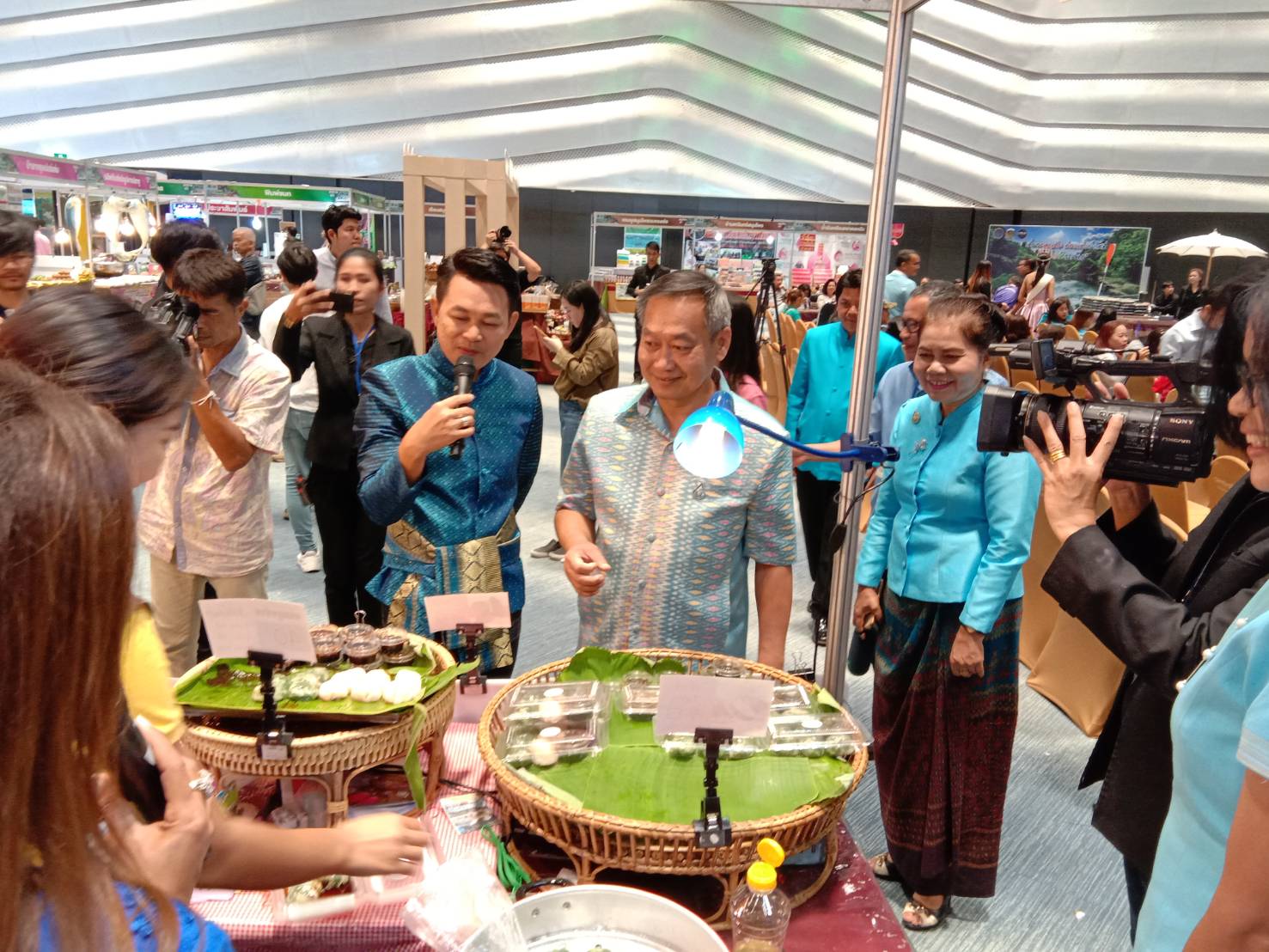 พิธีเปิดงาน “มหกรรม OTOP และผลิตภัณฑ์พื้นถิ่น ภูมิปัญญาปราจีนบุรี สู่ภูมิภาคอาเซียน” ภายใต้โครงการพัฒนาและขยายช่องทางการตลาดผู้ผลิต ผู้ประกอบการ OTOP จังหวัดปราจีนบุรี กิจกรรมที่ 2 การแสดง จำหน่าย และประกวดผลิตภัณฑ์ OTOP