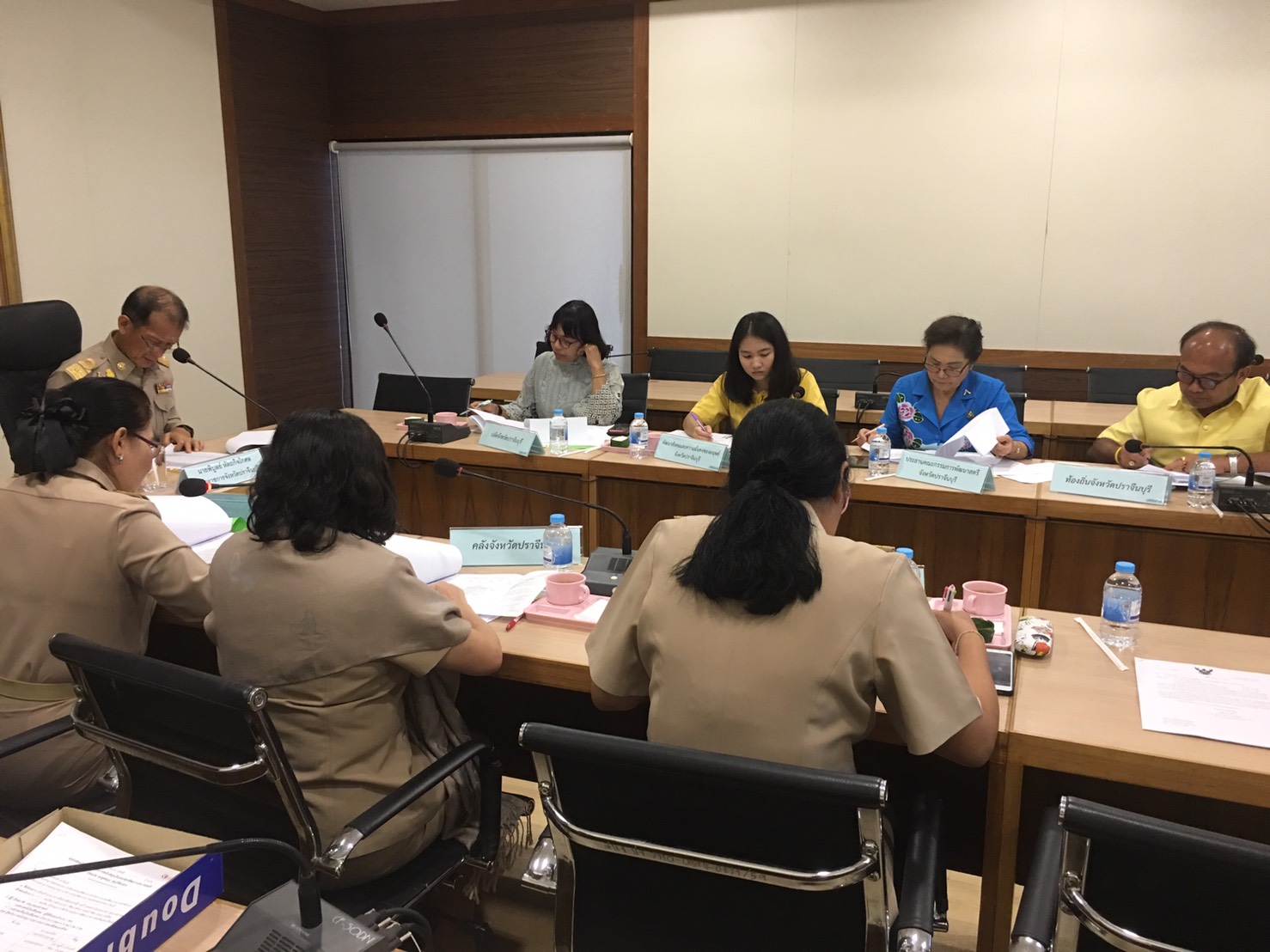 การประชุมคณะอนุกรรมการบริหารกองทุนพัฒนาบทบาทสตรีจังหวัดปราจีนบุรี ณ ห้องประชุม 201 (พานหิน) ชั้น 2 ศาลากลางจังหวัดปราจีนบุรี
