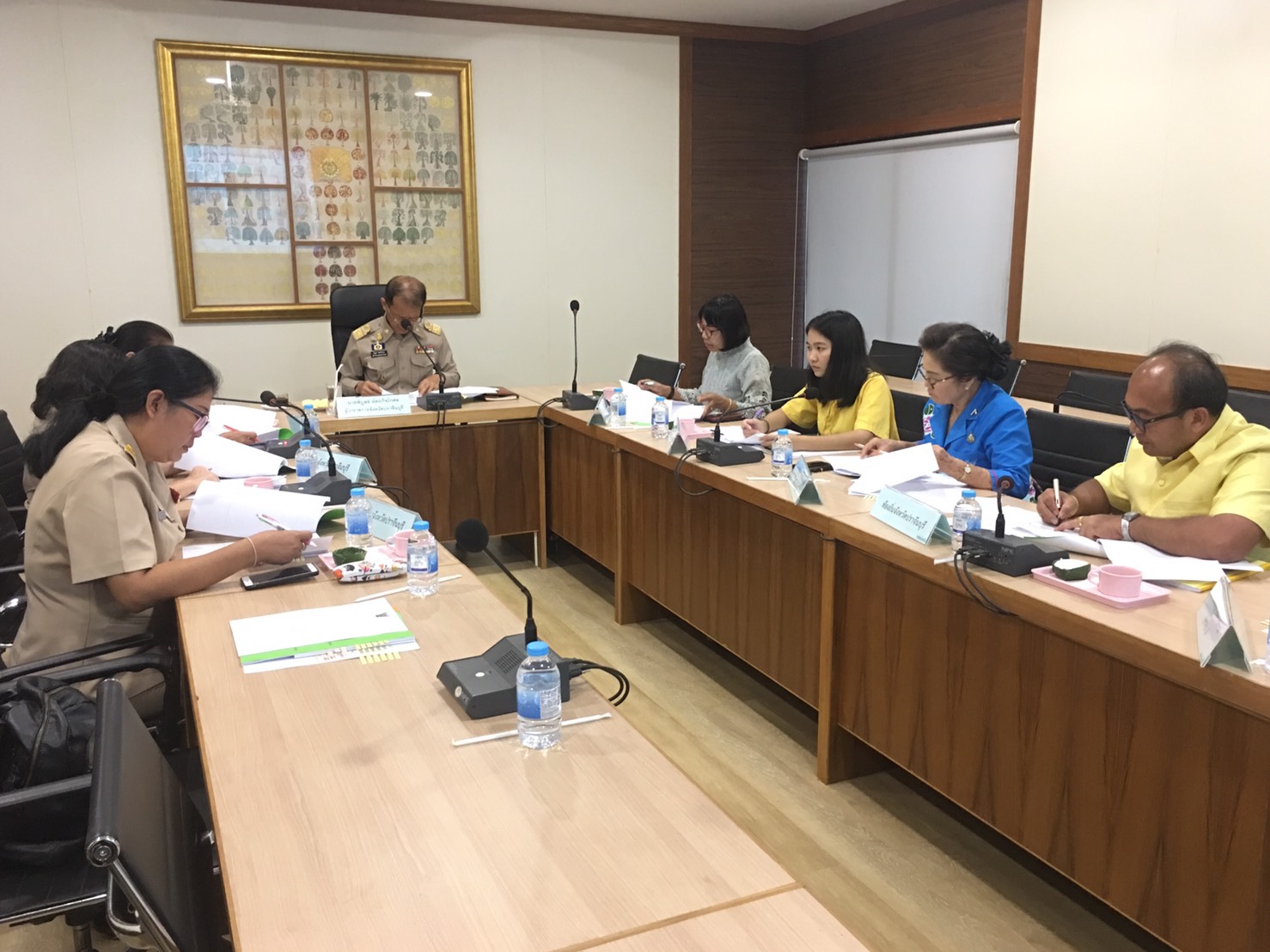 การประชุมคณะอนุกรรมการบริหารกองทุนพัฒนาบทบาทสตรีจังหวัดปราจีนบุรี ณ ห้องประชุม 201 (พานหิน) ชั้น 2 ศาลากลางจังหวัดปราจีนบุรี