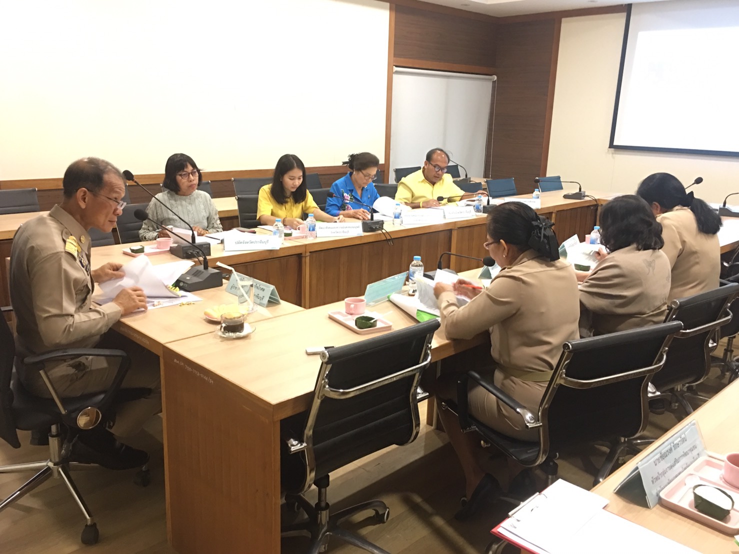 การประชุมคณะอนุกรรมการบริหารกองทุนพัฒนาบทบาทสตรีจังหวัดปราจีนบุรี ณ ห้องประชุม 201 (พานหิน) ชั้น 2 ศาลากลางจังหวัดปราจีนบุรี