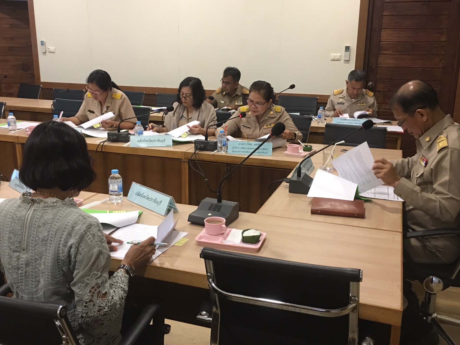 การประชุมคณะอนุกรรมการบริหารกองทุนพัฒนาบทบาทสตรีจังหวัดปราจีนบุรี ณ ห้องประชุม 201 (พานหิน) ชั้น 2 ศาลากลางจังหวัดปราจีนบุรี