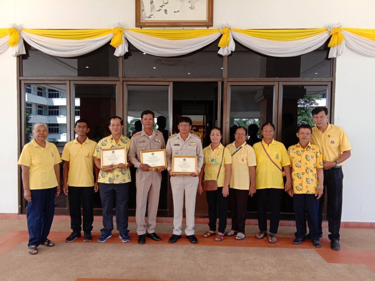 พิธีมอบเกียรติบัตรแก่ผู้ได้รับการรางวัลตามโครงการคัดสรรหมู่บ้านเศรษฐกิจพอเพียง “อยู่เย็น เป็นสุข” และกิจกรรมพัฒนาชุมชนดีเด่น ประจำปี 2562
