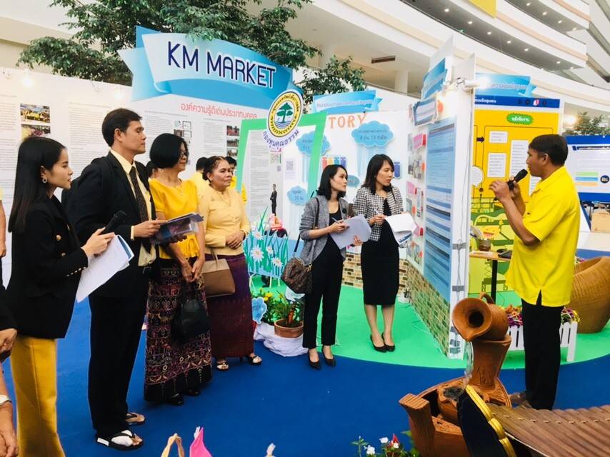 โครงการตลาดนัดความรู้งานพัฒนาชุมชน (KM Market)  : กิจกรรมที่ 2 เสริมสร้างแรงจูงใจในการจัดการความรู้ ณ ห้องสัมมนา 3003 ชั้น 3 กรมการพัฒนาชุมชน