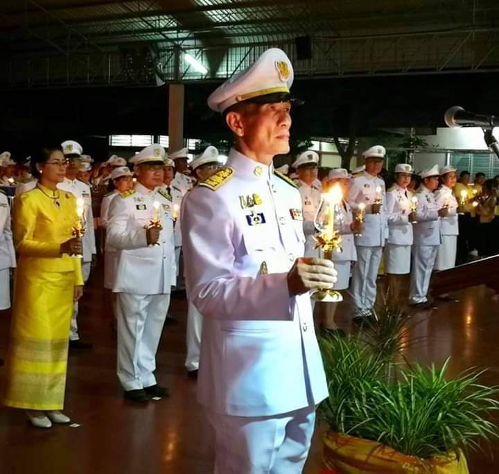 พิธีจุดเทียนเพื่อน้อมรำลึกในพระมหากรุณาธิคุณพระบาทสมเด็จพระบรมชนกาธิเบศร มหาภูมิพลอดุลยเดชมหาราช บรมนาถบพิตร  ณ อาคาร 95 ปี  โรงเรียนปราจิณราษฎรอำรุง  ตำบลหน้าเมือง อำเภอเมืองปราจีนบุรี  จังหวัดปราจีนบุรี