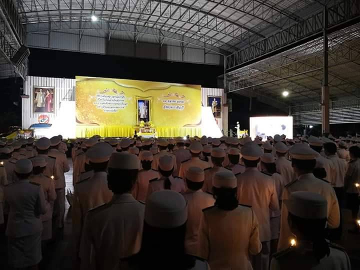 พิธีจุดเทียนเพื่อน้อมรำลึกในพระมหากรุณาธิคุณพระบาทสมเด็จพระบรมชนกาธิเบศร มหาภูมิพลอดุลยเดชมหาราช บรมนาถบพิตร  ณ อาคาร 95 ปี  โรงเรียนปราจิณราษฎรอำรุง  ตำบลหน้าเมือง อำเภอเมืองปราจีนบุรี  จังหวัดปราจีนบุรี