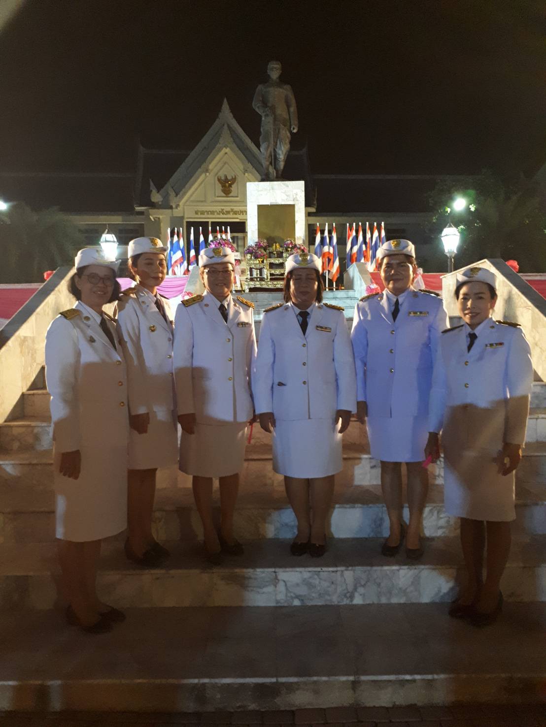 พิธีจุดเทียนเพื่อน้อมรำลึกในพระมหากรุณาธิคุณพระบาทสมเด็จพระจุลจอมเกล้าเจ้าอยู่หัว