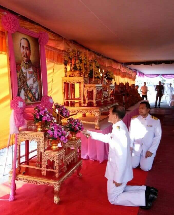 พิธีทำบุญตักบาตรพระสงฆ์เนื่องในวันคล้ายวันสวรรคตพระบาทสมเด็จพระจุลจอมเกล้าเจ้าอยู่หัว พิธีวางพวงมาลาและถวายบังคมพระบาทสมเด็จพระจุลจอมเกล้าเจ้าอยู่หัว