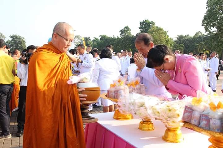 พิธีทำบุญตักบาตรพระสงฆ์เนื่องในวันคล้ายวันสวรรคตพระบาทสมเด็จพระจุลจอมเกล้าเจ้าอยู่หัว พิธีวางพวงมาลาและถวายบังคมพระบาทสมเด็จพระจุลจอมเกล้าเจ้าอยู่หัว