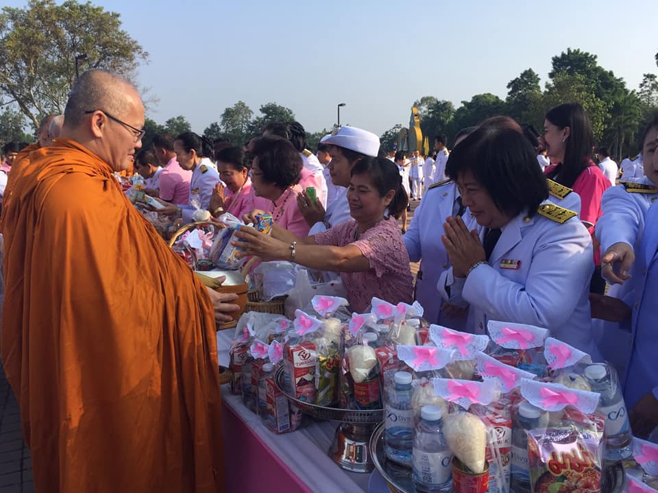 พิธีทำบุญตักบาตรพระสงฆ์เนื่องในวันคล้ายวันสวรรคตพระบาทสมเด็จพระจุลจอมเกล้าเจ้าอยู่หัว พิธีวางพวงมาลาและถวายบังคมพระบาทสมเด็จพระจุลจอมเกล้าเจ้าอยู่หัว