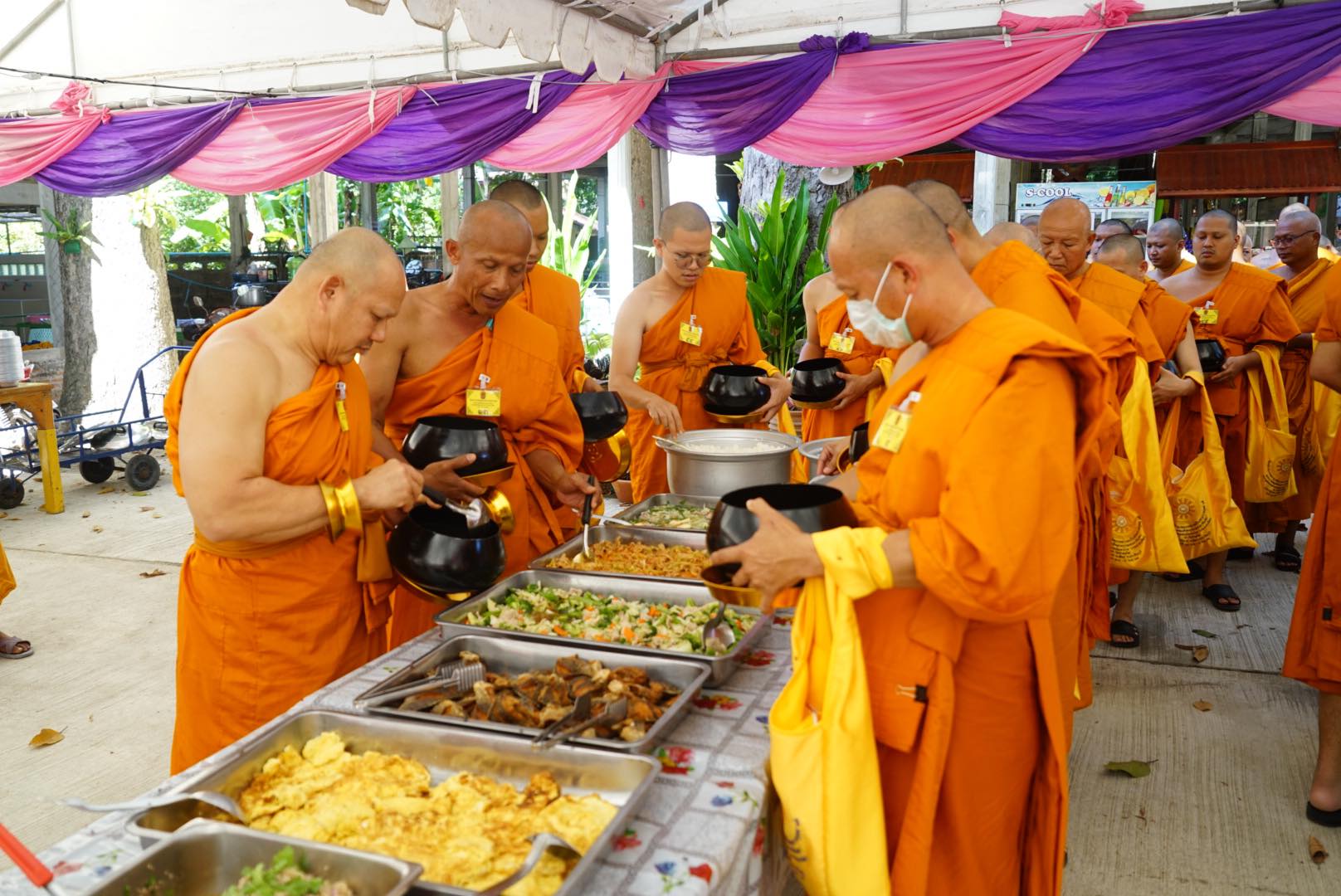 โครงการบรรพชาอุปสมบทถวายพระราชกุศล แด่พระบาทสมเด็จพระบรมชนกาธิเบศร มหาภูมิพลอดุลยเดชมหาราช บรมนาถบพิตร (รัชกาลที่ 9)