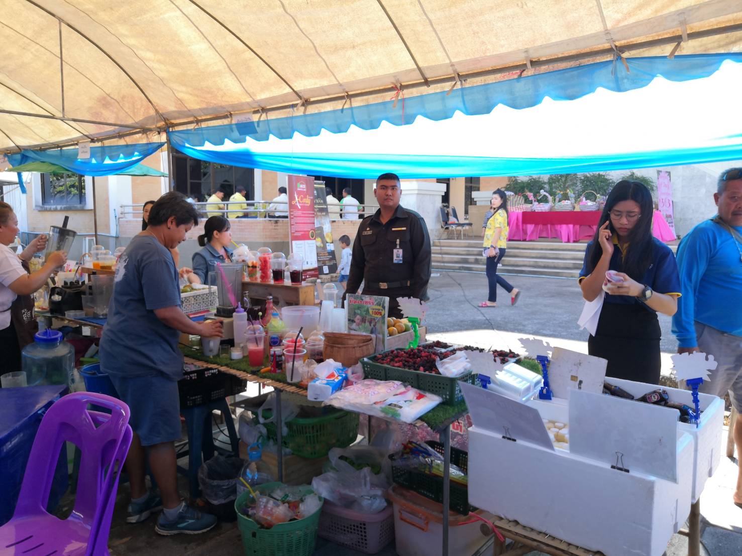 โครงการตลาดประชารัฐ คนไทยยิ้มได้