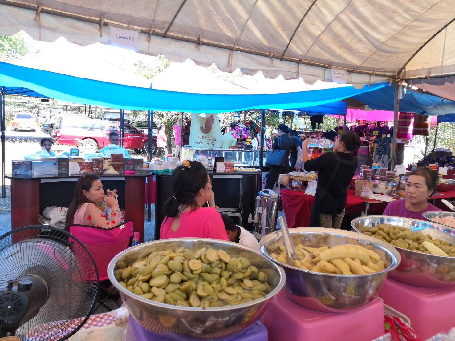 โครงการตลาดประชารัฐ คนไทยยิ้มได้