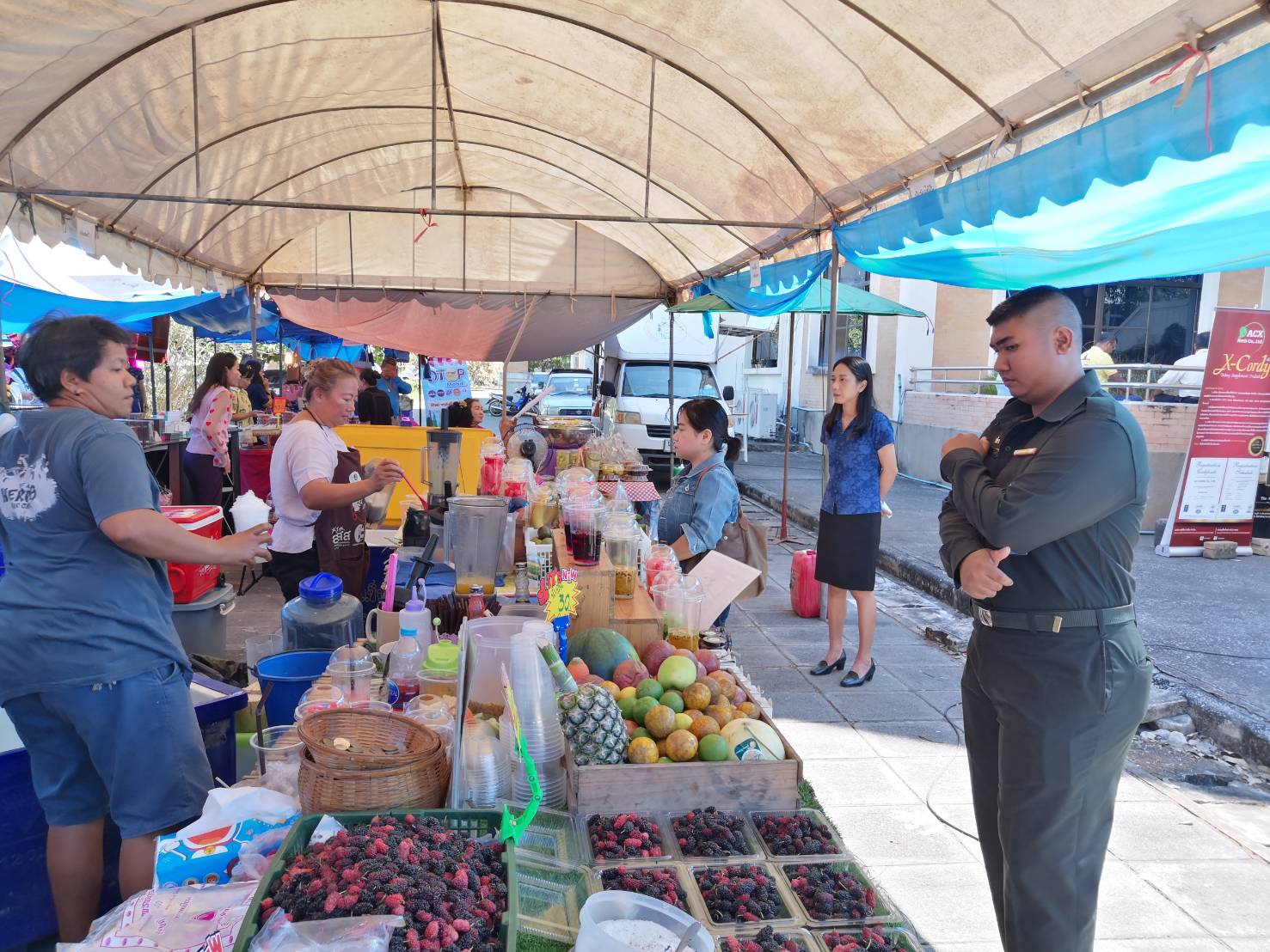 โครงการตลาดประชารัฐ คนไทยยิ้มได้