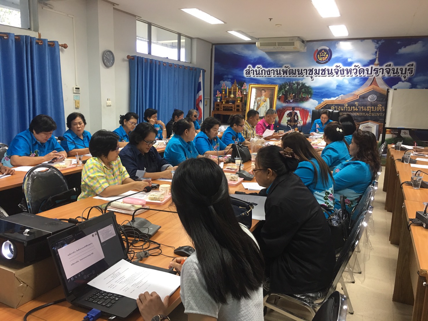 การประชุมคณะกรรมการพัฒนาสตรีจังหวัดปราจีนบุรี (กพสจ.) เพื่อพิจารณาคัดเลือกสตรีดีเด่นด้านการพัฒนาชุมชนจังหวัดปราจีนบุรี