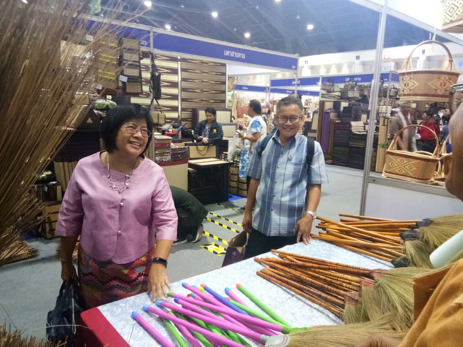 พัฒนาการจังหวัดปราจีนบุรี เยี่ยมชม สร้างขวัญกำลังใจแก่ผู้ผลิต ปู้ประกอบการ OTOP ในงาน OTOP CITY 2019