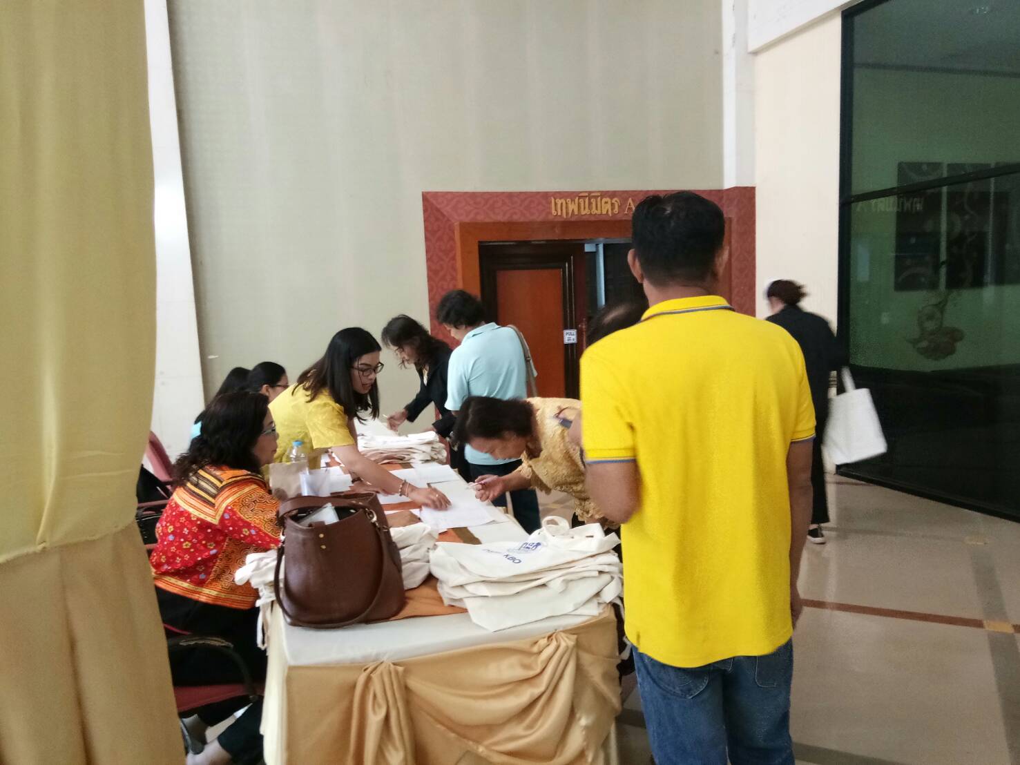 โครงการพัฒนาศักยภาพเครือข่ายองค์ความรู้ Knowledge – Based OTOP  (KBO) จังหวัดปราจีนบุรี กิจกรรมที่ 1 การพัฒนาศักยภาพเครือข่ายองค์ความรู้ KBO จังหวัด : การประชุมเชิงปฏิบัติการสร้างองค์ความรู้ KBO การพัฒนาผลิตภัณฑ์ OTOP แก่กลุ่มผู้ผลิตชุมชน และผู้เกี่ยวข้อง