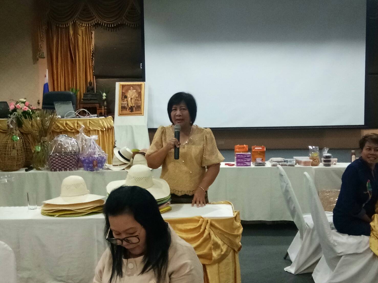 โครงการพัฒนาศักยภาพเครือข่ายองค์ความรู้ Knowledge – Based OTOP  (KBO) จังหวัดปราจีนบุรี กิจกรรมที่ 1 การพัฒนาศักยภาพเครือข่ายองค์ความรู้ KBO จังหวัด : การประชุมเชิงปฏิบัติการสร้างองค์ความรู้ KBO การพัฒนาผลิตภัณฑ์ OTOP แก่กลุ่มผู้ผลิตชุมชน และผู้เกี่ยวข้อง