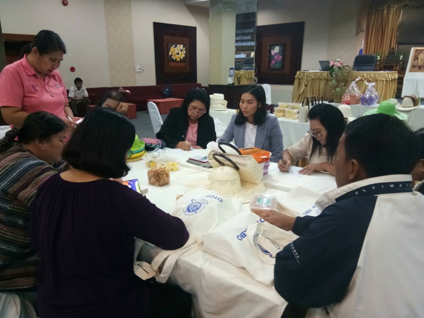 โครงการพัฒนาศักยภาพเครือข่ายองค์ความรู้ Knowledge – Based OTOP  (KBO) จังหวัดปราจีนบุรี กิจกรรมที่ 1 การพัฒนาศักยภาพเครือข่ายองค์ความรู้ KBO จังหวัด : การประชุมเชิงปฏิบัติการสร้างองค์ความรู้ KBO การพัฒนาผลิตภัณฑ์ OTOP แก่กลุ่มผู้ผลิตชุมชน และผู้เกี่ยวข้อง