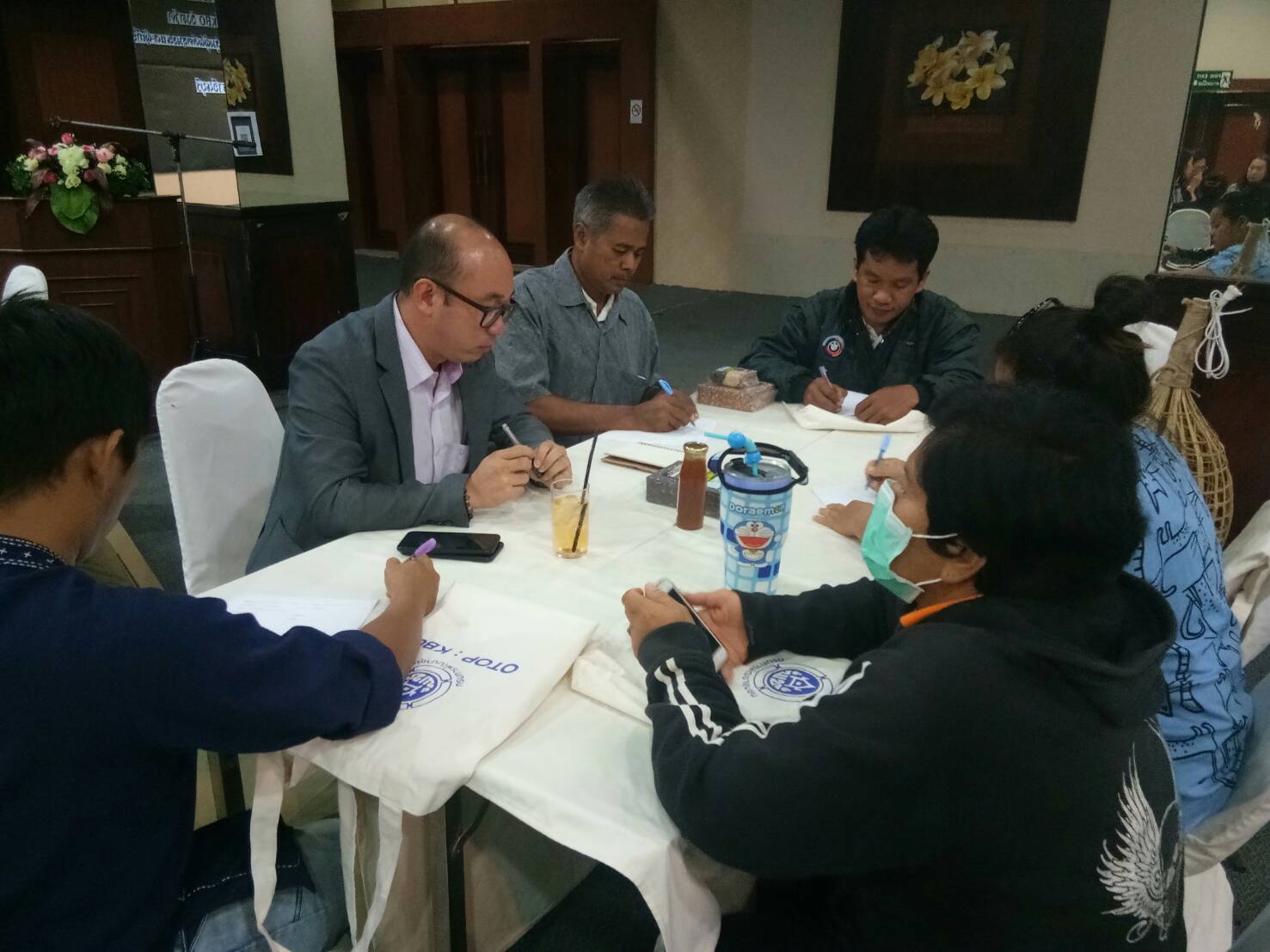 โครงการพัฒนาศักยภาพเครือข่ายองค์ความรู้ Knowledge – Based OTOP  (KBO) จังหวัดปราจีนบุรี กิจกรรมที่ 1 การพัฒนาศักยภาพเครือข่ายองค์ความรู้ KBO จังหวัด : การประชุมเชิงปฏิบัติการสร้างองค์ความรู้ KBO การพัฒนาผลิตภัณฑ์ OTOP แก่กลุ่มผู้ผลิตชุมชน และผู้เกี่ยวข้อง