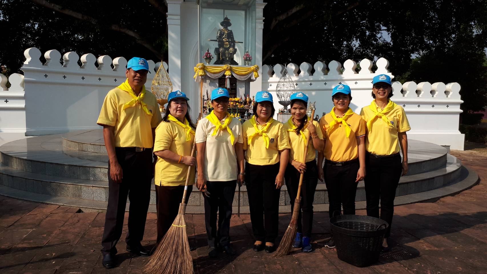 กิจกรรมจิตอาสาพัฒนา ในโอกาสวันคล้ายวันทรงปราบดาภิเษกสมเด็จพระเจ้าตากสินมหาราช : กิจกรรมจิตอาสาพัฒนาปรับปรุงภูมิทัศน์