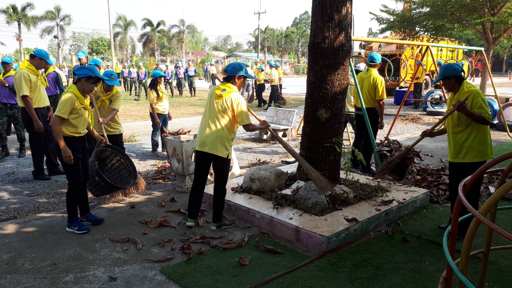 กิจกรรมจิตอาสาพัฒนา ในโอกาสวันคล้ายวันทรงปราบดาภิเษกสมเด็จพระเจ้าตากสินมหาราช : กิจกรรมจิตอาสาพัฒนาปรับปรุงภูมิทัศน์