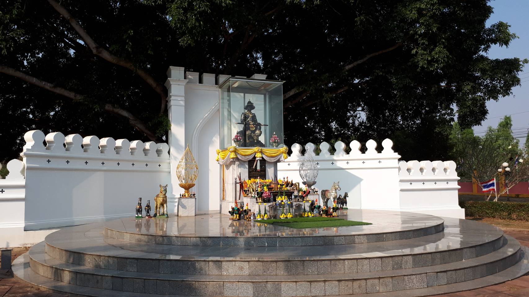 กิจกรรมจิตอาสาพัฒนา ในโอกาสวันคล้ายวันทรงปราบดาภิเษกสมเด็จพระเจ้าตากสินมหาราช : กิจกรรมจิตอาสาพัฒนาปรับปรุงภูมิทัศน์