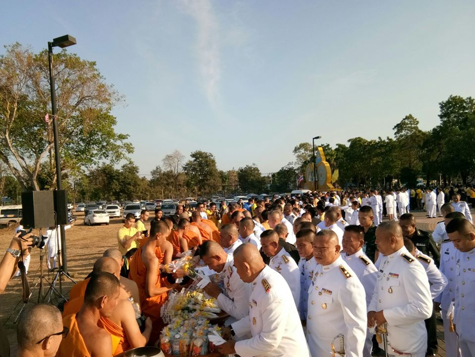 พิธีทำบุญตักบาตรพระสงฆ์สามเณร จำนวน ๘๙ รูป : กิจกรรมเนื่องในวันพ่อแห่งชาติ ๕ ธันวาคม ๒๕๖๒
