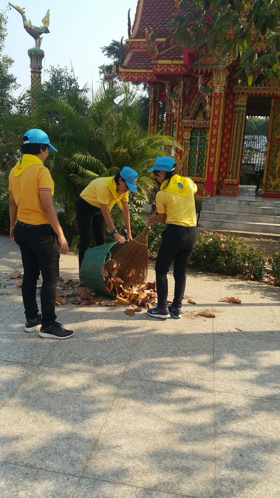 กิจกรรมจิตอาสาพัฒนา ในโอกาสวันคล้ายวันทรงปราบดาภิเษกสมเด็จพระเจ้าตากสินมหาราช : กิจกรรมจิตอาสาพัฒนาปรับปรุงภูมิทัศน์