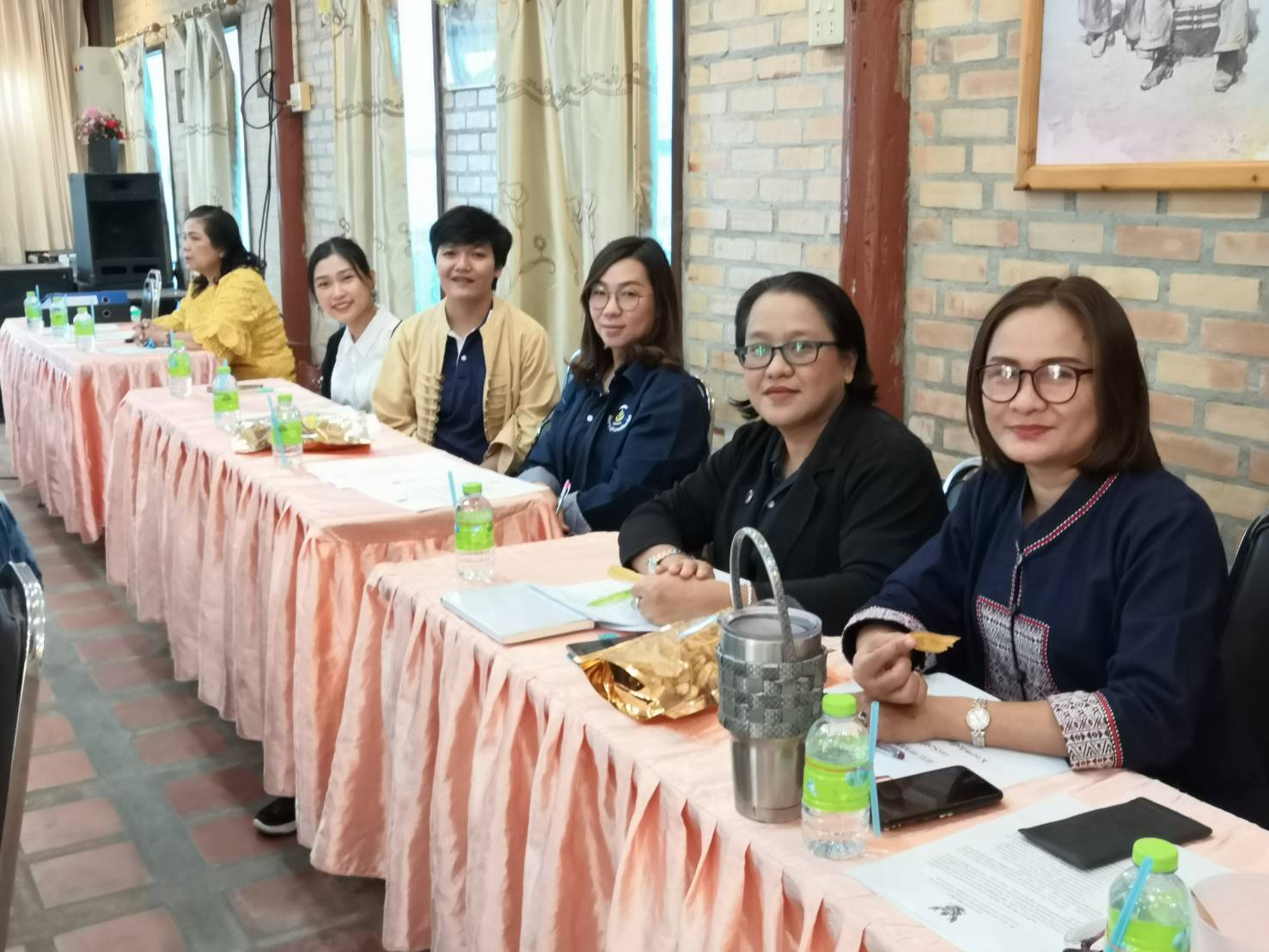 การประชุมคัดเลือกกลุ่มผู้ผลิตชุมชนโดยคณะกรรมการเครือข่ายองค์ความรู้ KBO จังหวัด และผู้เกี่ยวข้อง(เจ้าหน้าที่พัฒนาชุมชนจังหวัด/อำเภอ) ตามโครงการพัฒนาศักยภาพเครือข่ายองค์ความรู้ Knowledge – Based OTOP (KBO) จังหวัด ปี 2563