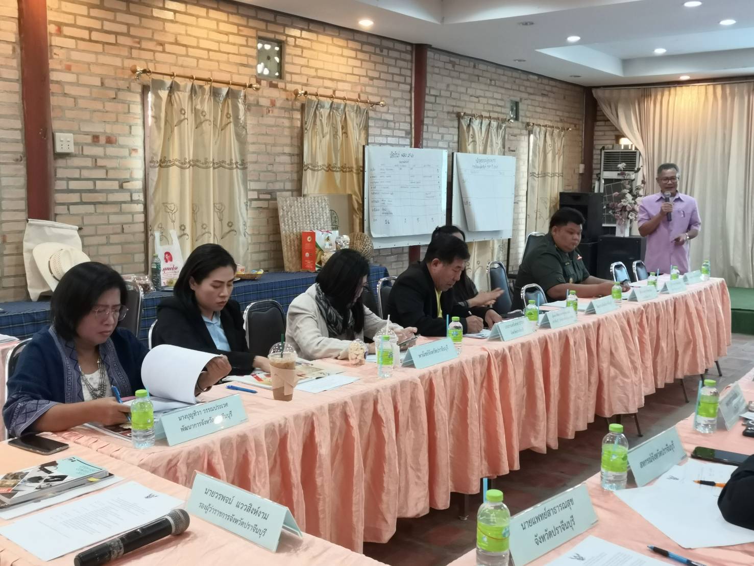 การประชุมคัดเลือกกลุ่มผู้ผลิตชุมชนโดยคณะกรรมการเครือข่ายองค์ความรู้ KBO จังหวัด และผู้เกี่ยวข้อง(เจ้าหน้าที่พัฒนาชุมชนจังหวัด/อำเภอ) ตามโครงการพัฒนาศักยภาพเครือข่ายองค์ความรู้ Knowledge – Based OTOP (KBO) จังหวัด ปี 2563