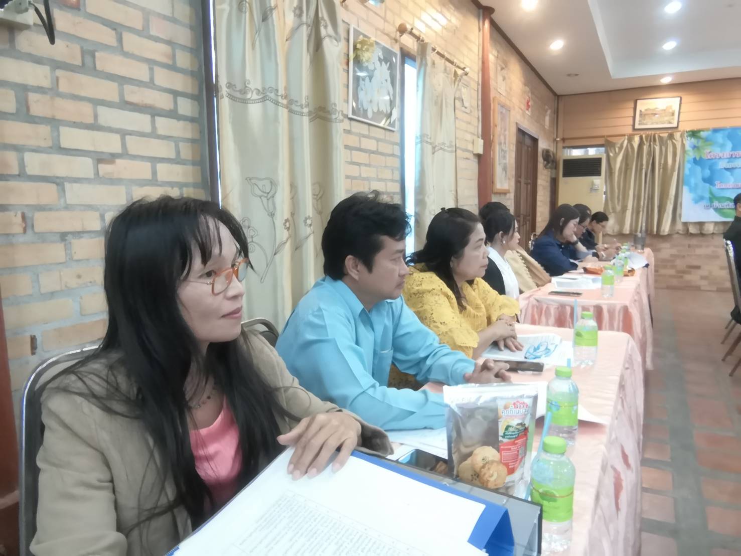 การประชุมคัดเลือกกลุ่มผู้ผลิตชุมชนโดยคณะกรรมการเครือข่ายองค์ความรู้ KBO จังหวัด และผู้เกี่ยวข้อง(เจ้าหน้าที่พัฒนาชุมชนจังหวัด/อำเภอ) ตามโครงการพัฒนาศักยภาพเครือข่ายองค์ความรู้ Knowledge – Based OTOP (KBO) จังหวัด ปี 2563