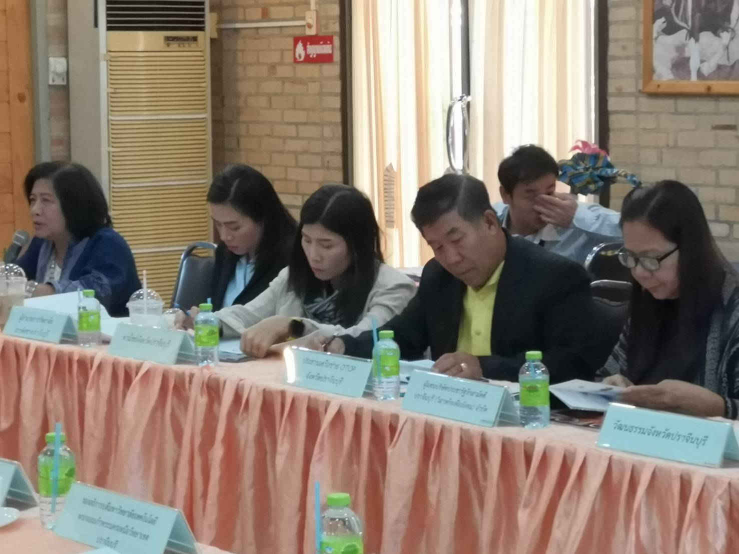 การประชุมคัดเลือกกลุ่มผู้ผลิตชุมชนโดยคณะกรรมการเครือข่ายองค์ความรู้ KBO จังหวัด และผู้เกี่ยวข้อง(เจ้าหน้าที่พัฒนาชุมชนจังหวัด/อำเภอ) ตามโครงการพัฒนาศักยภาพเครือข่ายองค์ความรู้ Knowledge – Based OTOP (KBO) จังหวัด ปี 2563