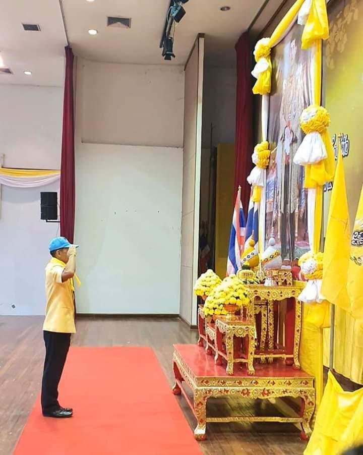 พิธีถวายราชสักการะเบื้องหน้าพระบรมฉายาลักษณ์พระบาทสมเด็จพระเจ้าอยู่หัวช่วงพระราชพิธีเสด็จพระราชดำเนินเลียบพระนครโดยขบวนพยุหยาตราทางชลมารค เนื่องในพระราชพิธีบรมราชาภิเษก พุทธศักราช 2562