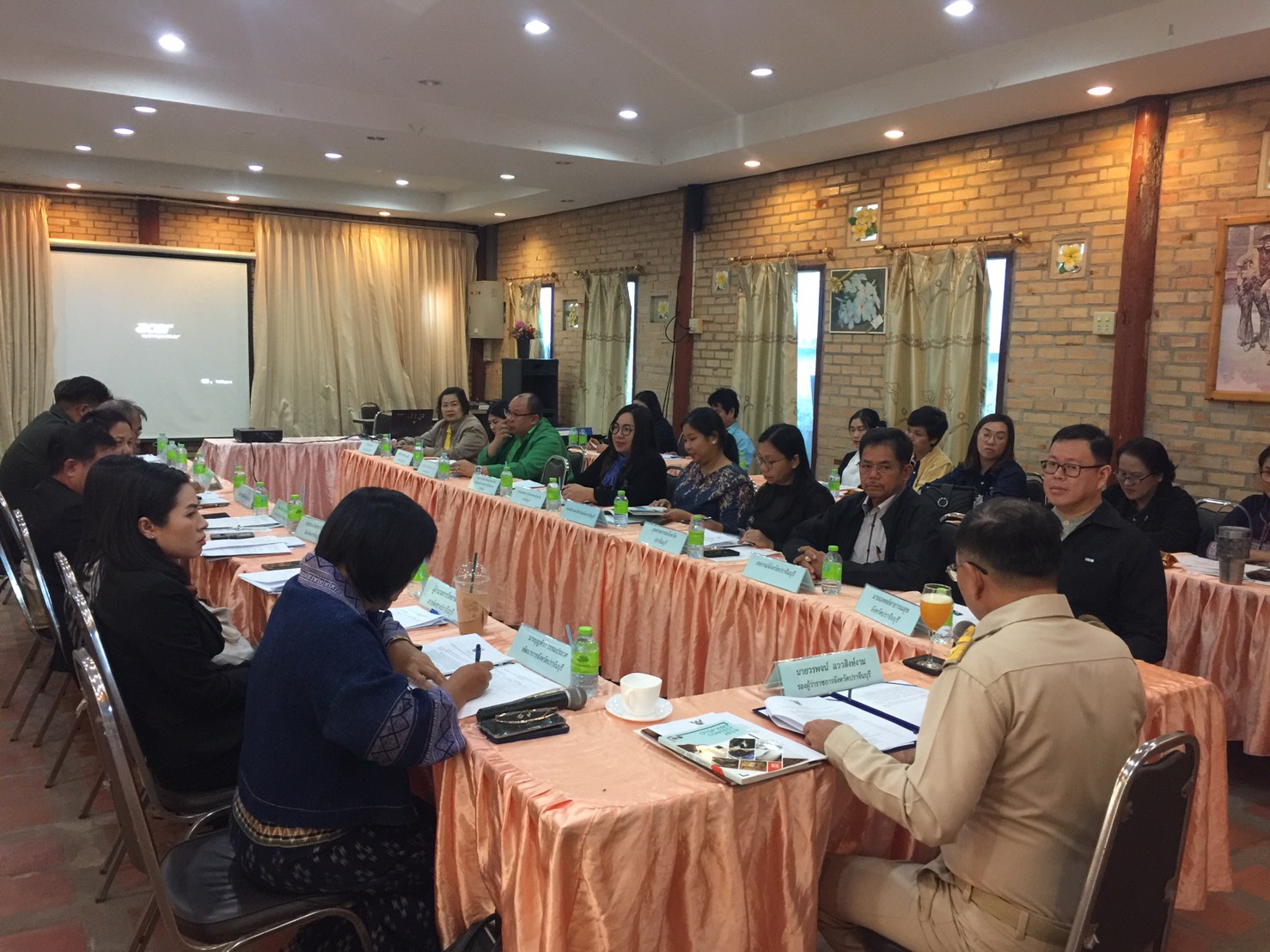 การประชุมคัดเลือกกลุ่มผู้ผลิตชุมชนโดยคณะกรรมการเครือข่ายองค์ความรู้ KBO จังหวัด และผู้เกี่ยวข้อง(เจ้าหน้าที่พัฒนาชุมชนจังหวัด/อำเภอ) ตามโครงการพัฒนาศักยภาพเครือข่ายองค์ความรู้ Knowledge – Based OTOP (KBO) จังหวัด ปี 2563