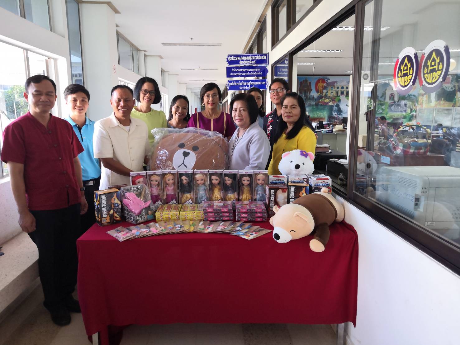 รับมอบของขวัญสำหรับเด็กเพื่อสนับสนุนการจัดกิจกรรมวันเด็กเนื่องในงานวันเด็กแห่งชาติ ประจำปี 2563
