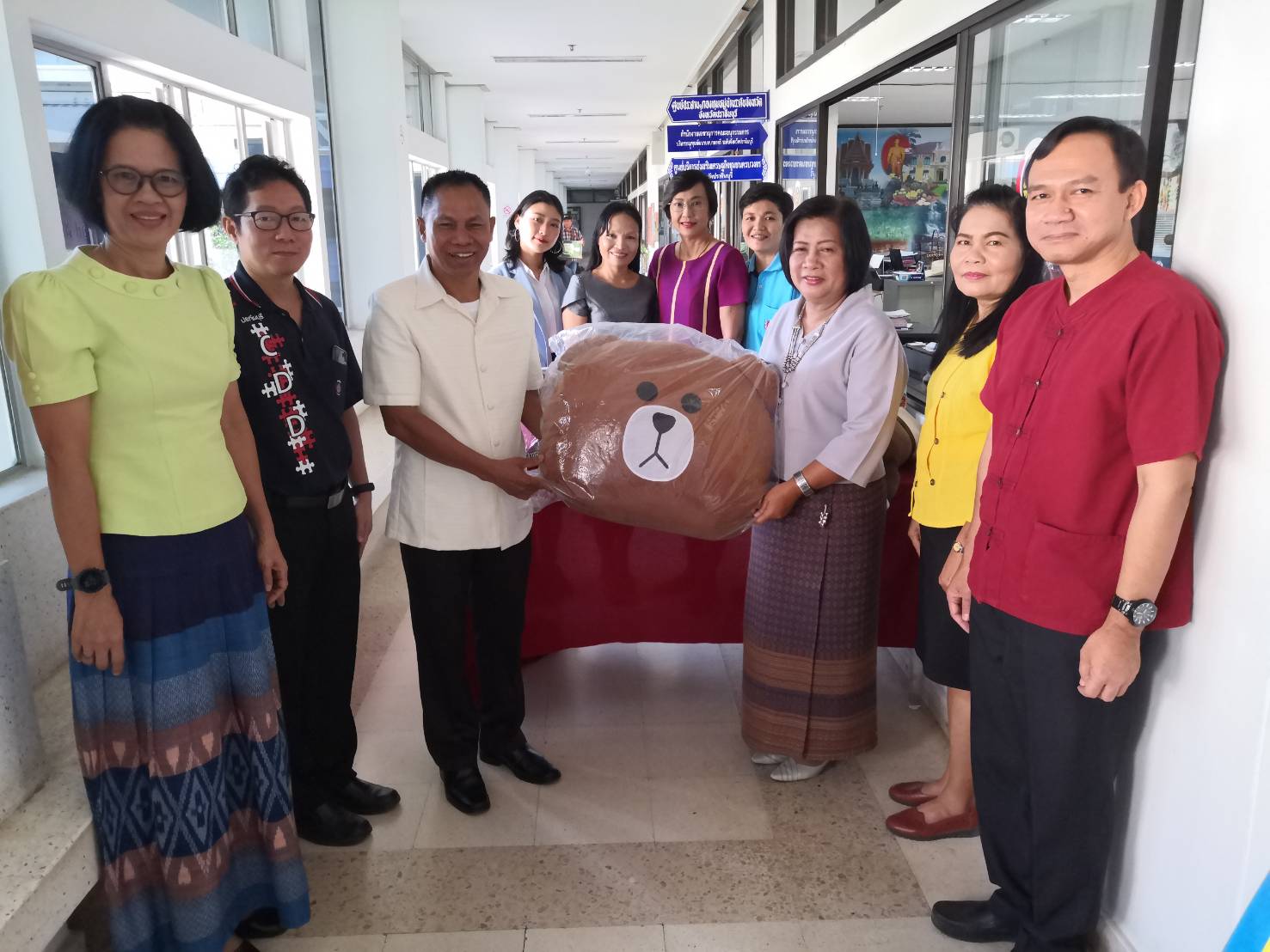 รับมอบของขวัญสำหรับเด็กเพื่อสนับสนุนการจัดกิจกรรมวันเด็กเนื่องในงานวันเด็กแห่งชาติ ประจำปี 2563