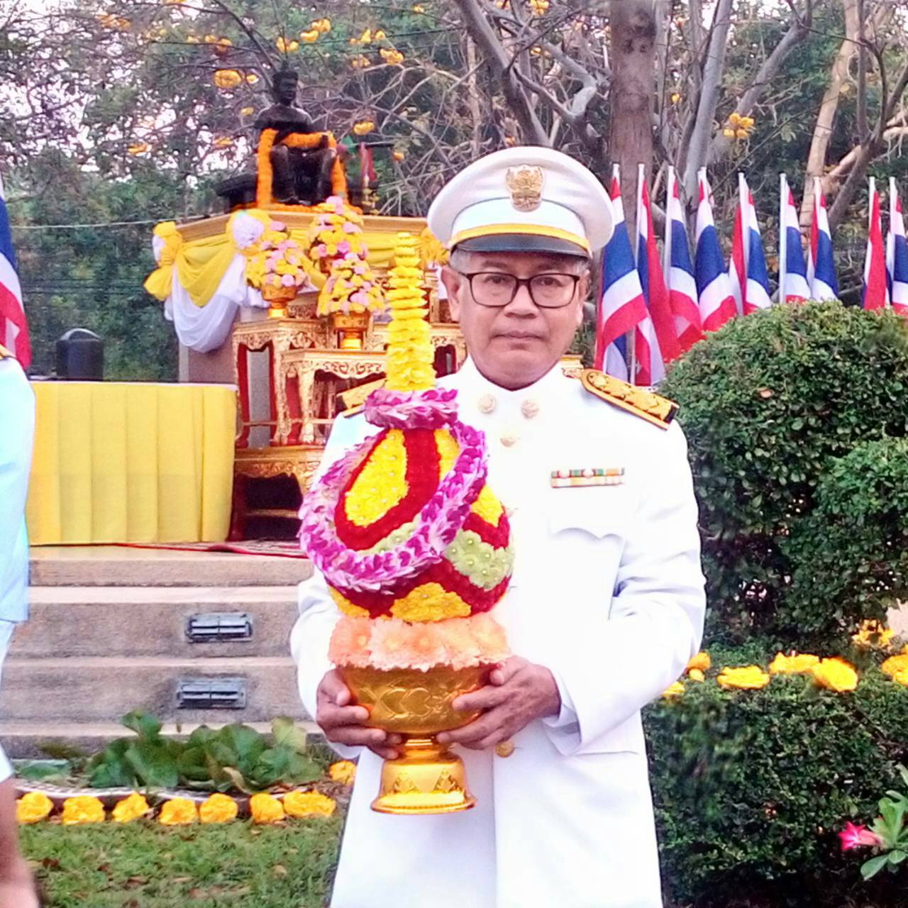 พิธีวางพานพุ่มถวายราชสักการะพ่อขุนรามคำแหงมหาราช ณ บริเวณหน้าพระบรมราชานุสาวรีย์พ่อขุนรามคำแหงมหาราช มหาวิทยาลัยรามคำแหง สาขาวิทยบริการเฉลิมพระเกียรติจังหวัดปราจีนบุรี ตำบลไม้เค็ด อำเภอเมืองปราจีนบุรี จังหวัดปราจีนบุรี