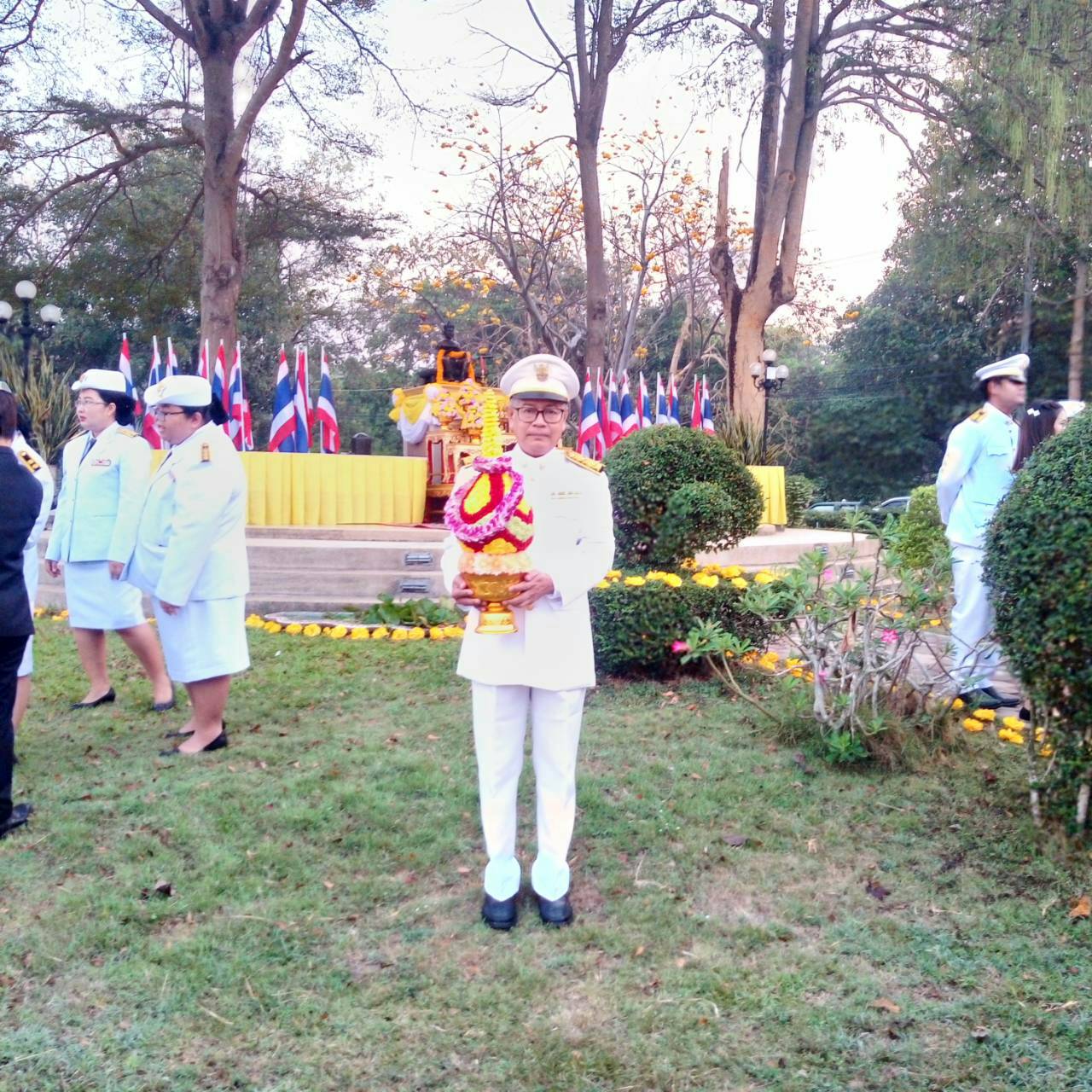 พิธีวางพานพุ่มถวายราชสักการะพ่อขุนรามคำแหงมหาราช ณ บริเวณหน้าพระบรมราชานุสาวรีย์พ่อขุนรามคำแหงมหาราช มหาวิทยาลัยรามคำแหง สาขาวิทยบริการเฉลิมพระเกียรติจังหวัดปราจีนบุรี ตำบลไม้เค็ด อำเภอเมืองปราจีนบุรี จังหวัดปราจีนบุรี