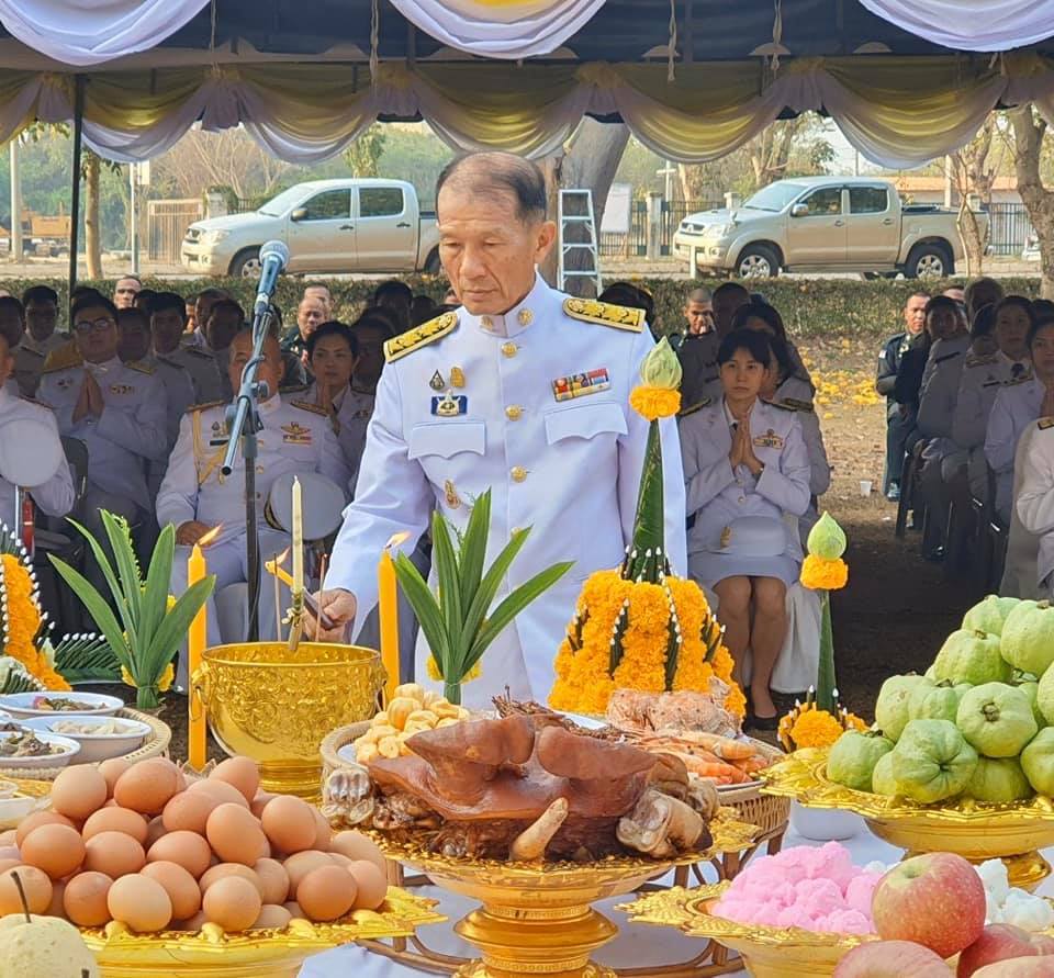 พิธีวางพานพุ่มถวายราชสักการะพ่อขุนรามคำแหงมหาราช ณ บริเวณหน้าพระบรมราชานุสาวรีย์พ่อขุนรามคำแหงมหาราช มหาวิทยาลัยรามคำแหง สาขาวิทยบริการเฉลิมพระเกียรติจังหวัดปราจีนบุรี ตำบลไม้เค็ด อำเภอเมืองปราจีนบุรี จังหวัดปราจีนบุรี