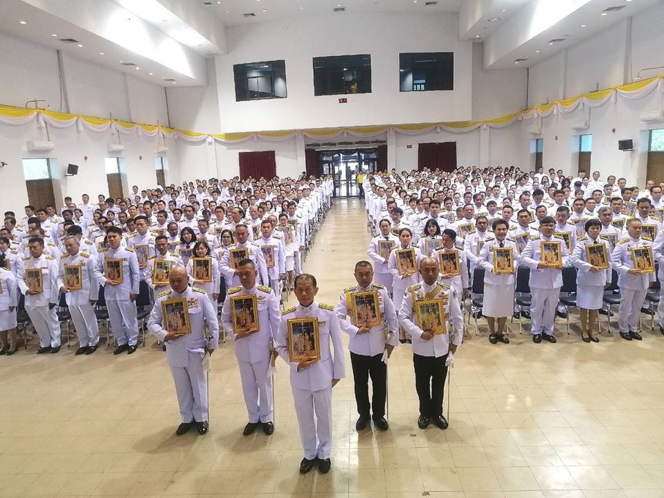 พิธีรับพระราชทานพระบรมฉายาลักษณ์ พระบาทสมเด็จพระเจ้าอยู่หัว และสมเด็จพระนางเจ้าฯ พระบรมราชินี เนื่องในโอกาสมหามงคลพระราชพิธีบรมราชาภิเษก พุทธศักราช 2562
