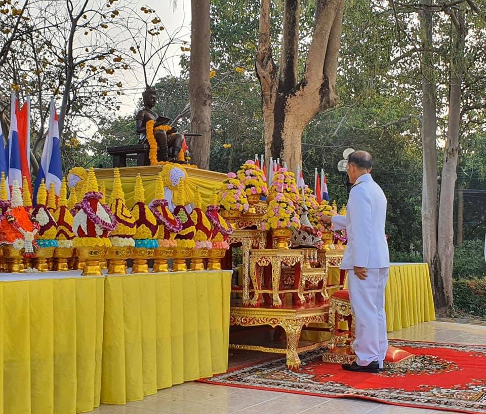 พิธีวางพานพุ่มถวายราชสักการะพ่อขุนรามคำแหงมหาราช ณ บริเวณหน้าพระบรมราชานุสาวรีย์พ่อขุนรามคำแหงมหาราช มหาวิทยาลัยรามคำแหง สาขาวิทยบริการเฉลิมพระเกียรติจังหวัดปราจีนบุรี ตำบลไม้เค็ด อำเภอเมืองปราจีนบุรี จังหวัดปราจีนบุรี