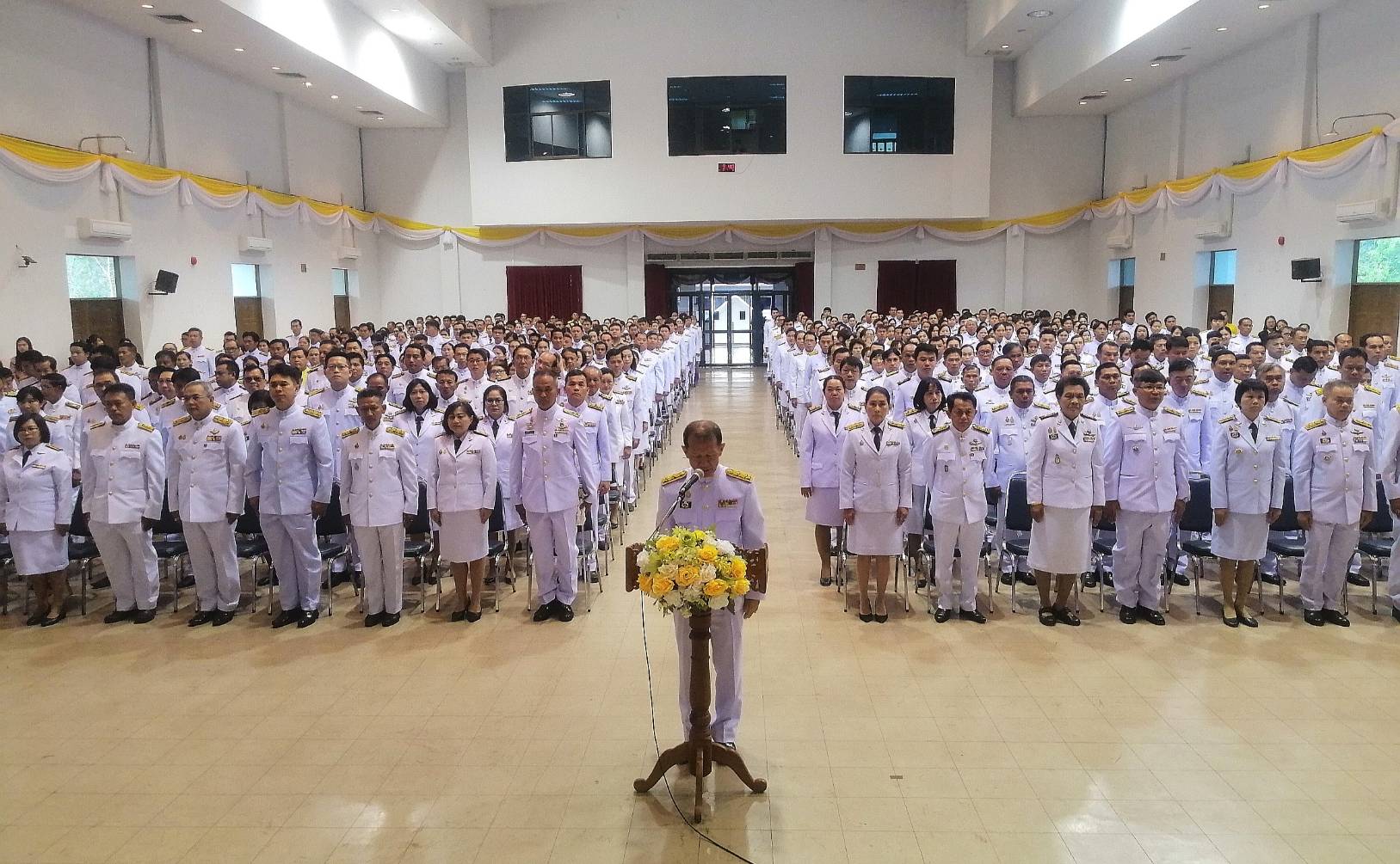 พิธีรับพระราชทานพระบรมฉายาลักษณ์ พระบาทสมเด็จพระเจ้าอยู่หัว และสมเด็จพระนางเจ้าฯ พระบรมราชินี เนื่องในโอกาสมหามงคลพระราชพิธีบรมราชาภิเษก พุทธศักราช 2562